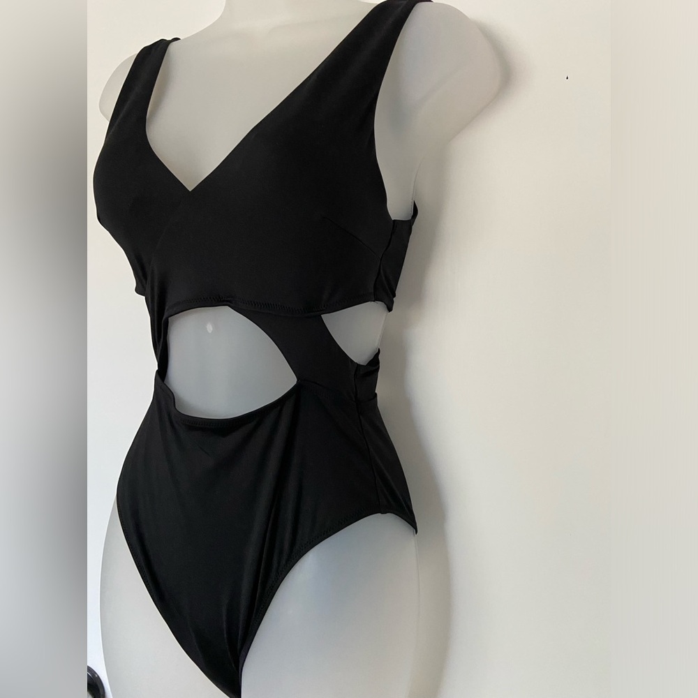H & M Swimsuit Size S NWT!